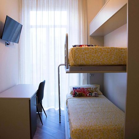 Rooms Garibaldi เนเปิลส์ ภายนอก รูปภาพ