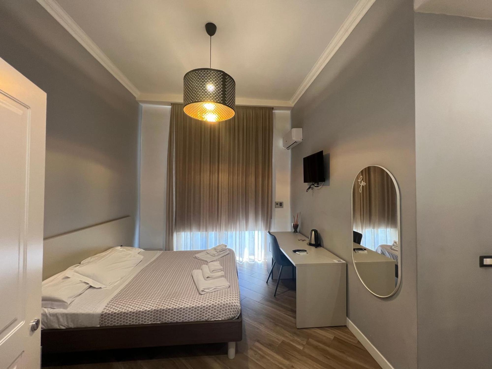 Rooms Garibaldi เนเปิลส์ ภายนอก รูปภาพ