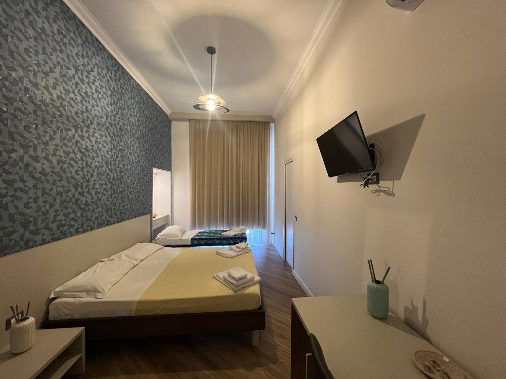 Rooms Garibaldi เนเปิลส์ ภายนอก รูปภาพ