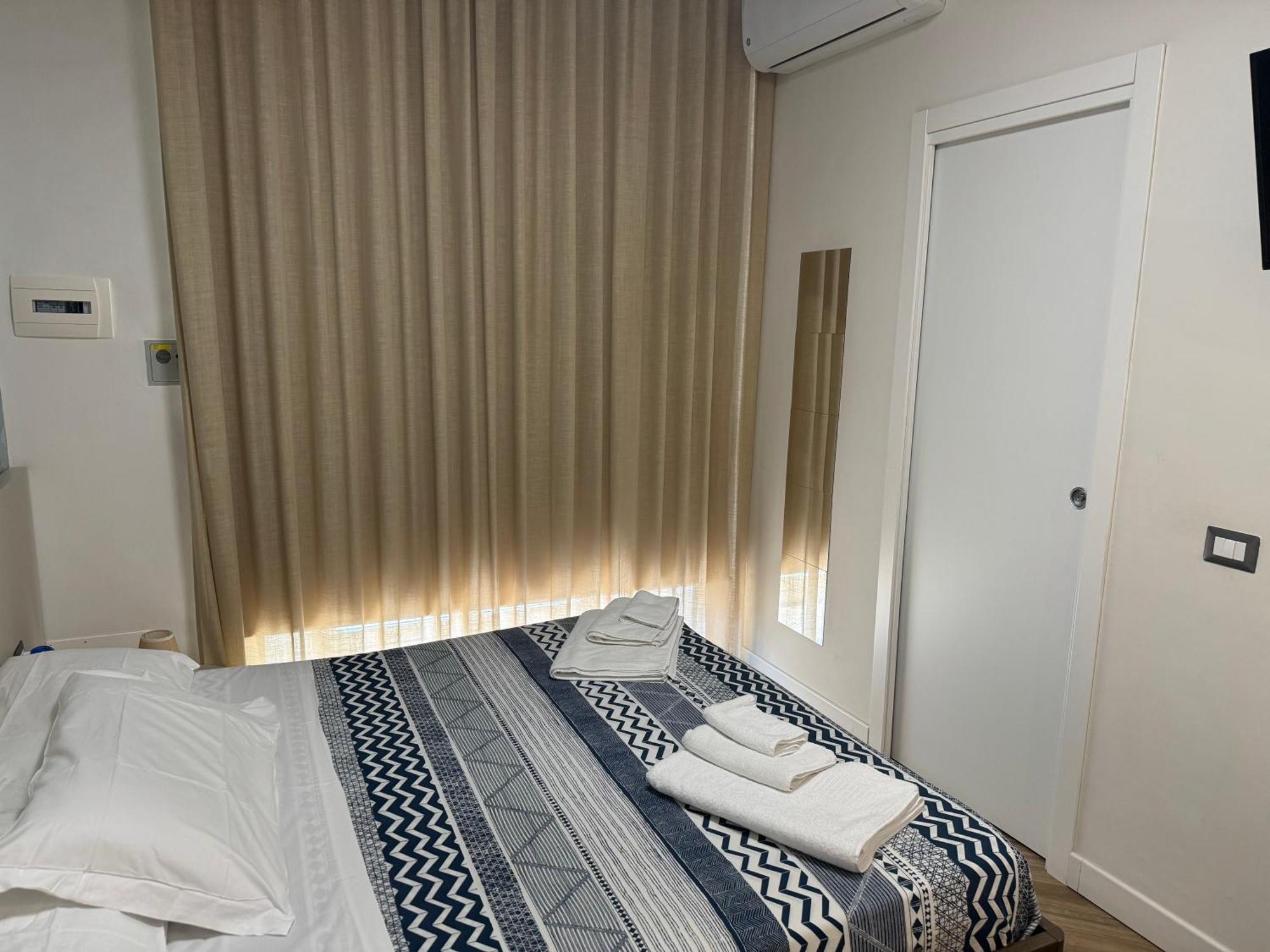 Rooms Garibaldi เนเปิลส์ ภายนอก รูปภาพ