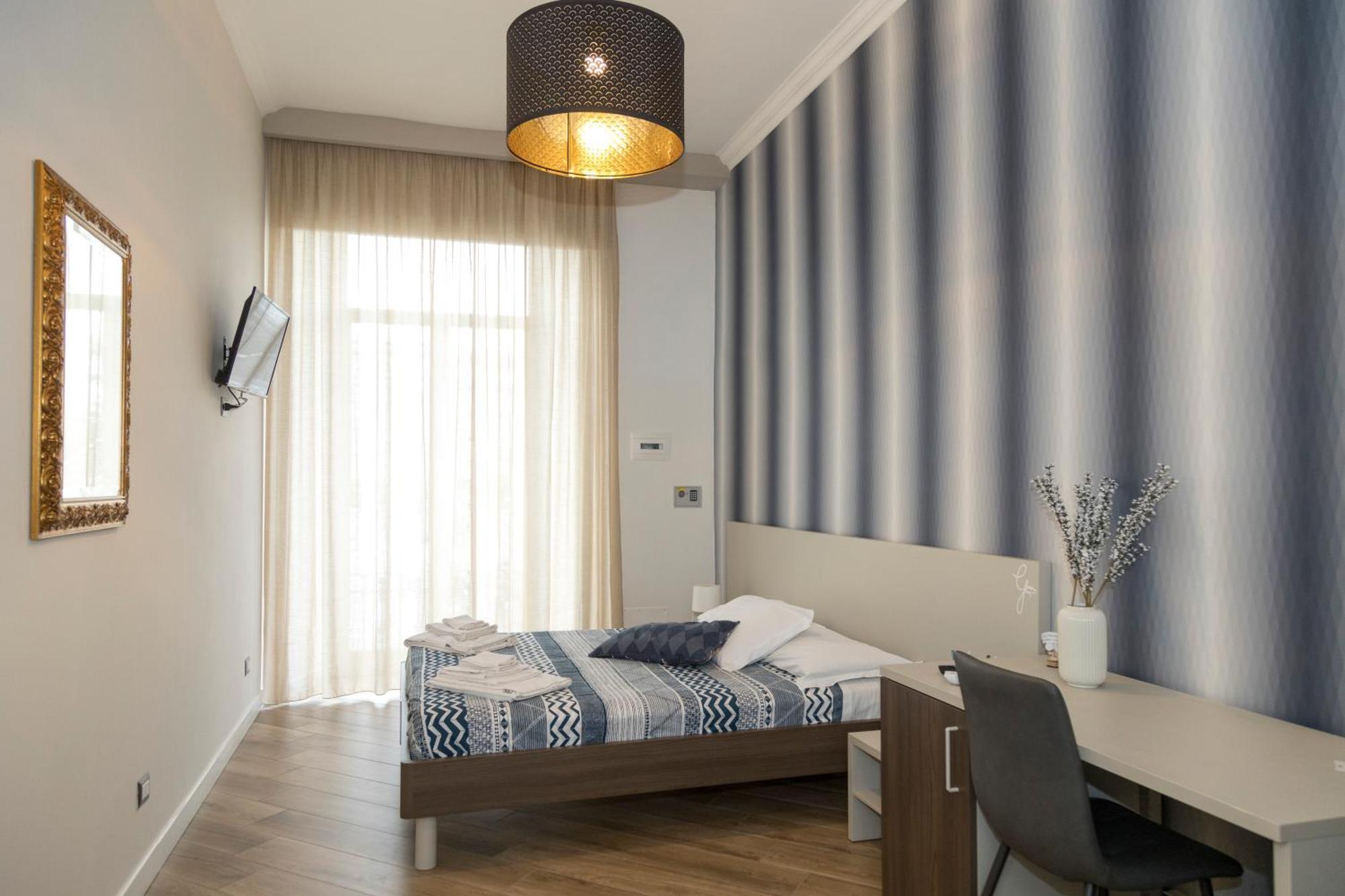 Rooms Garibaldi เนเปิลส์ ภายนอก รูปภาพ