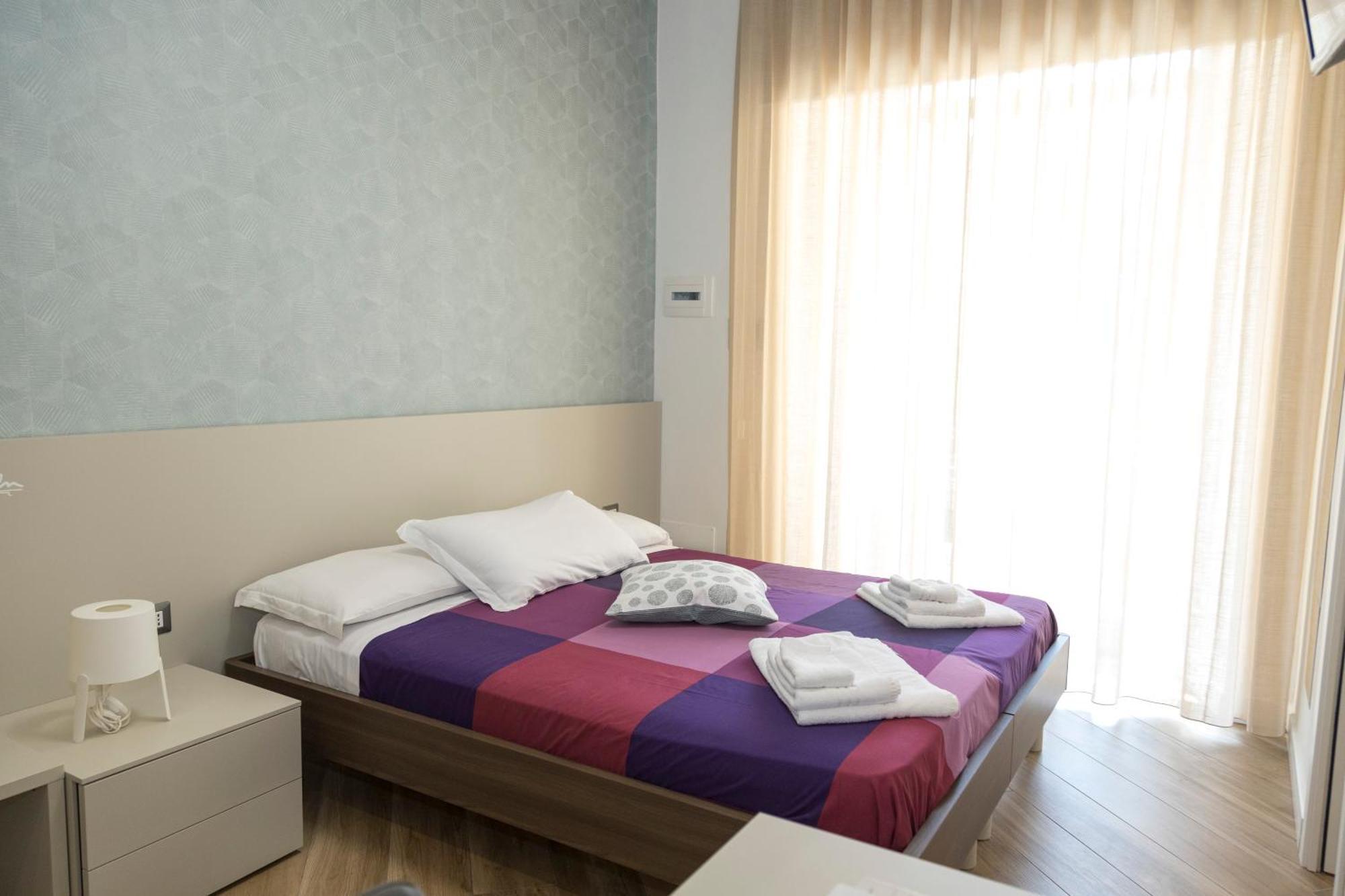 Rooms Garibaldi เนเปิลส์ ภายนอก รูปภาพ