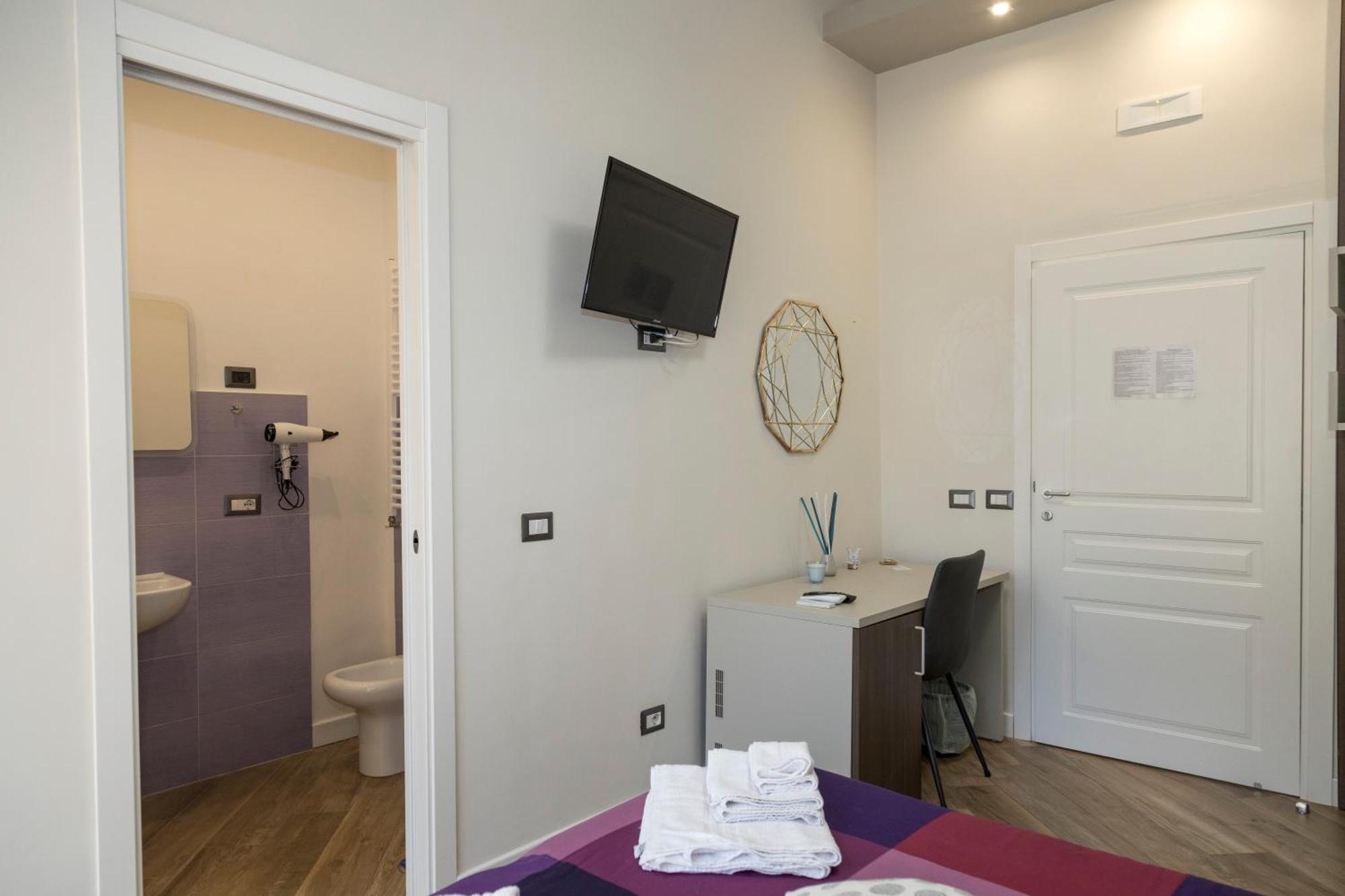 Rooms Garibaldi เนเปิลส์ ภายนอก รูปภาพ