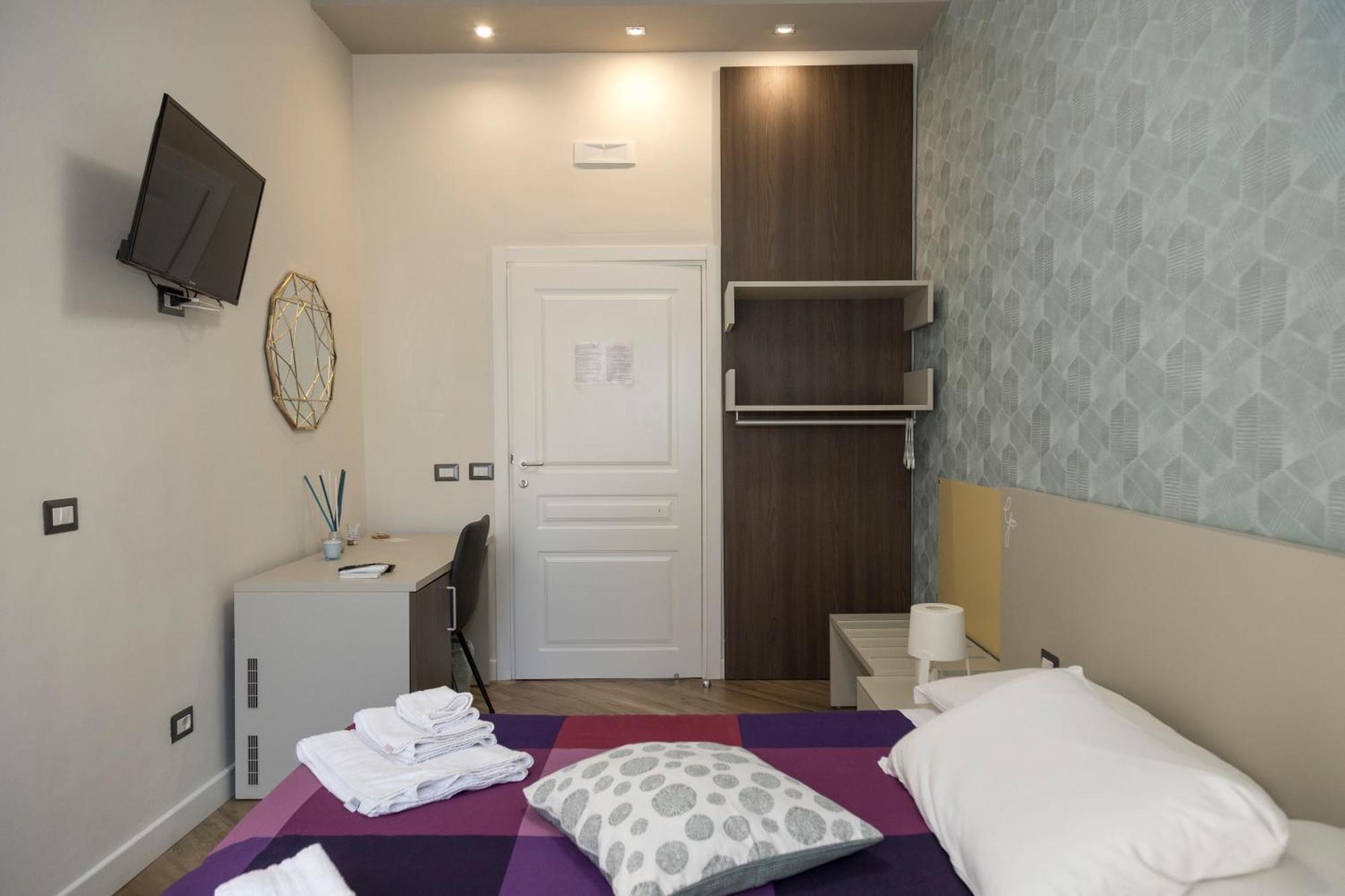 Rooms Garibaldi เนเปิลส์ ภายนอก รูปภาพ