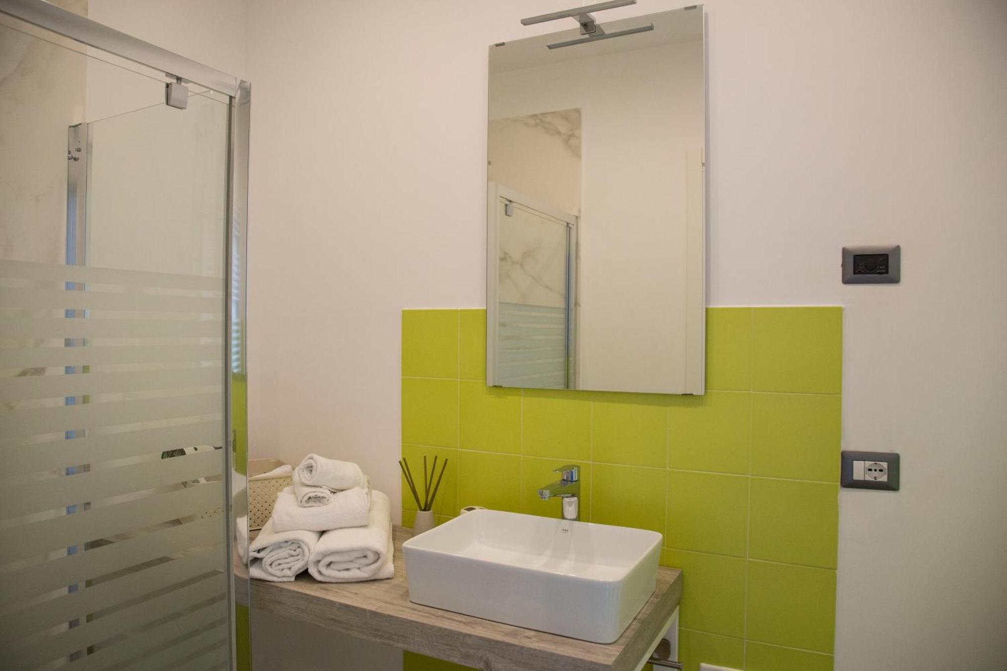 Rooms Garibaldi เนเปิลส์ ภายนอก รูปภาพ