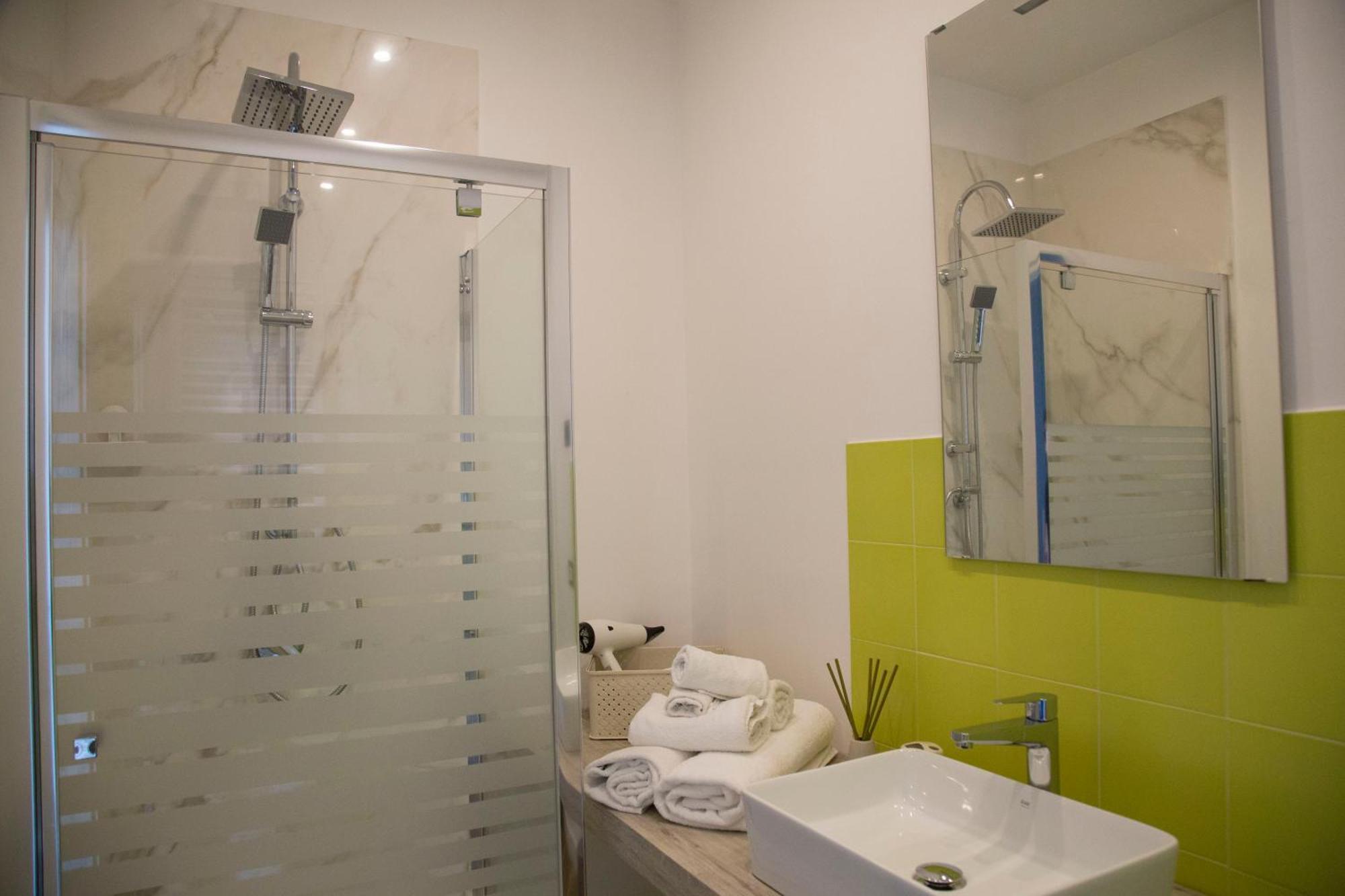 Rooms Garibaldi เนเปิลส์ ภายนอก รูปภาพ