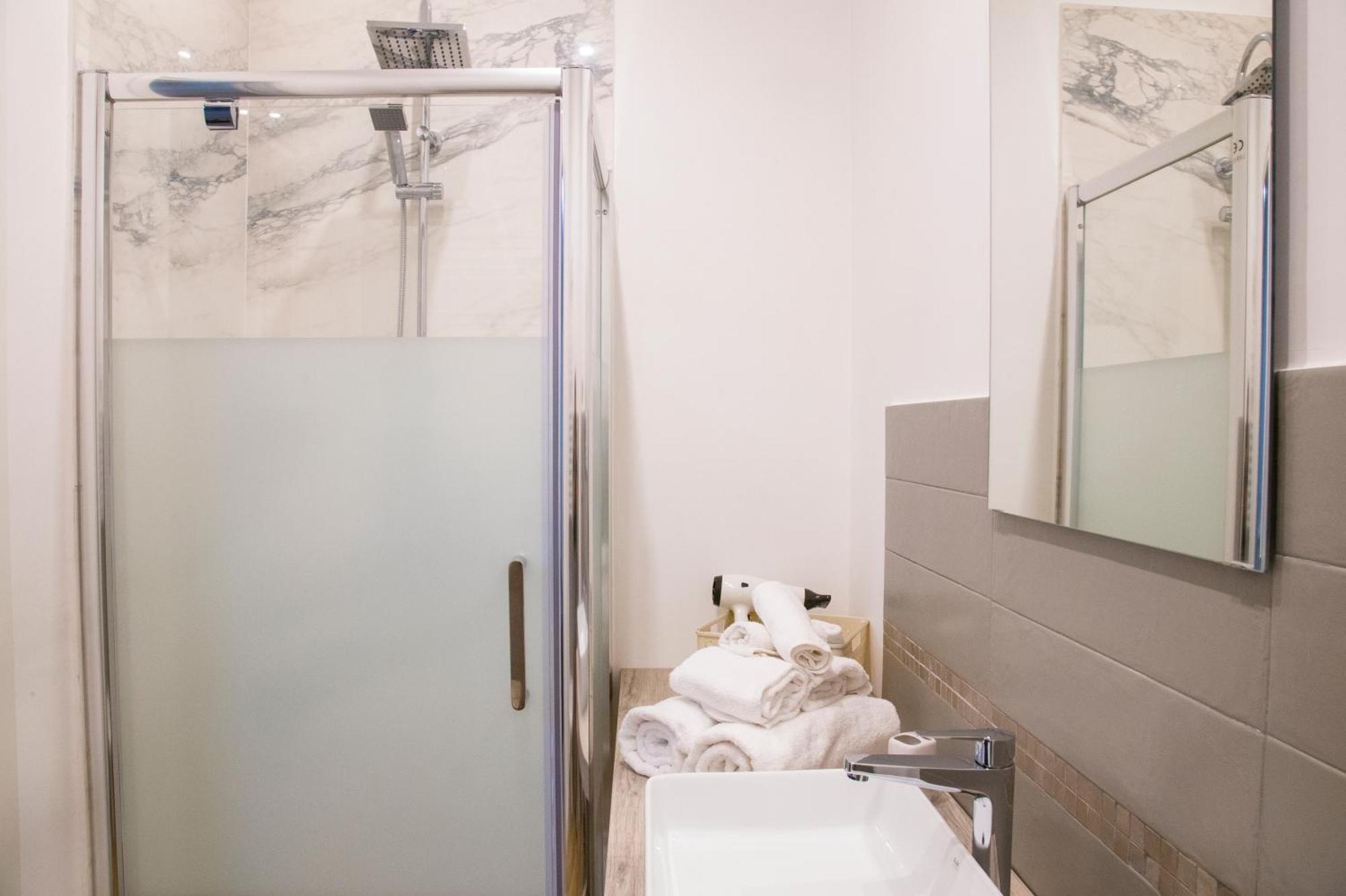 Rooms Garibaldi เนเปิลส์ ภายนอก รูปภาพ