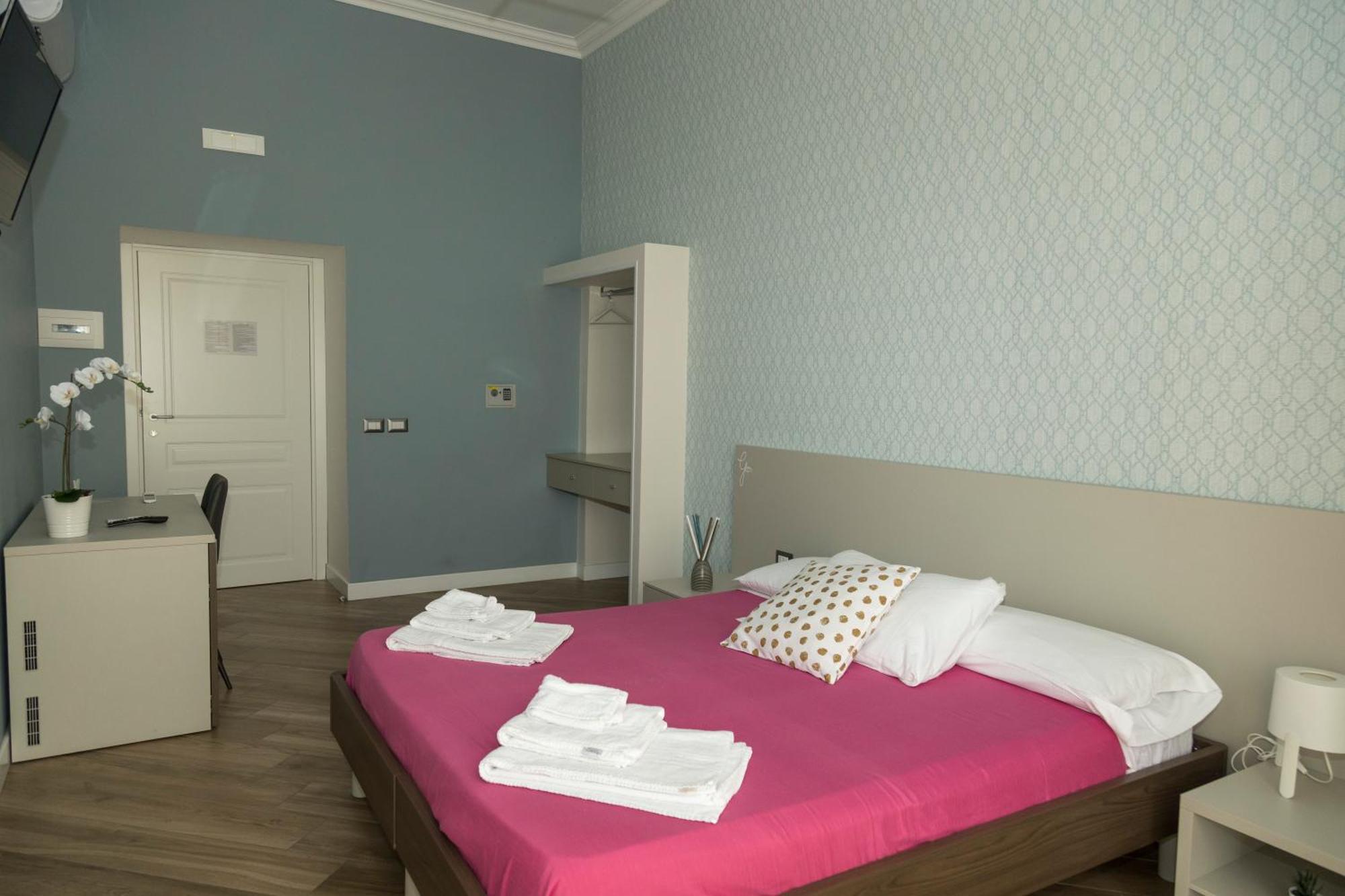 Rooms Garibaldi เนเปิลส์ ภายนอก รูปภาพ