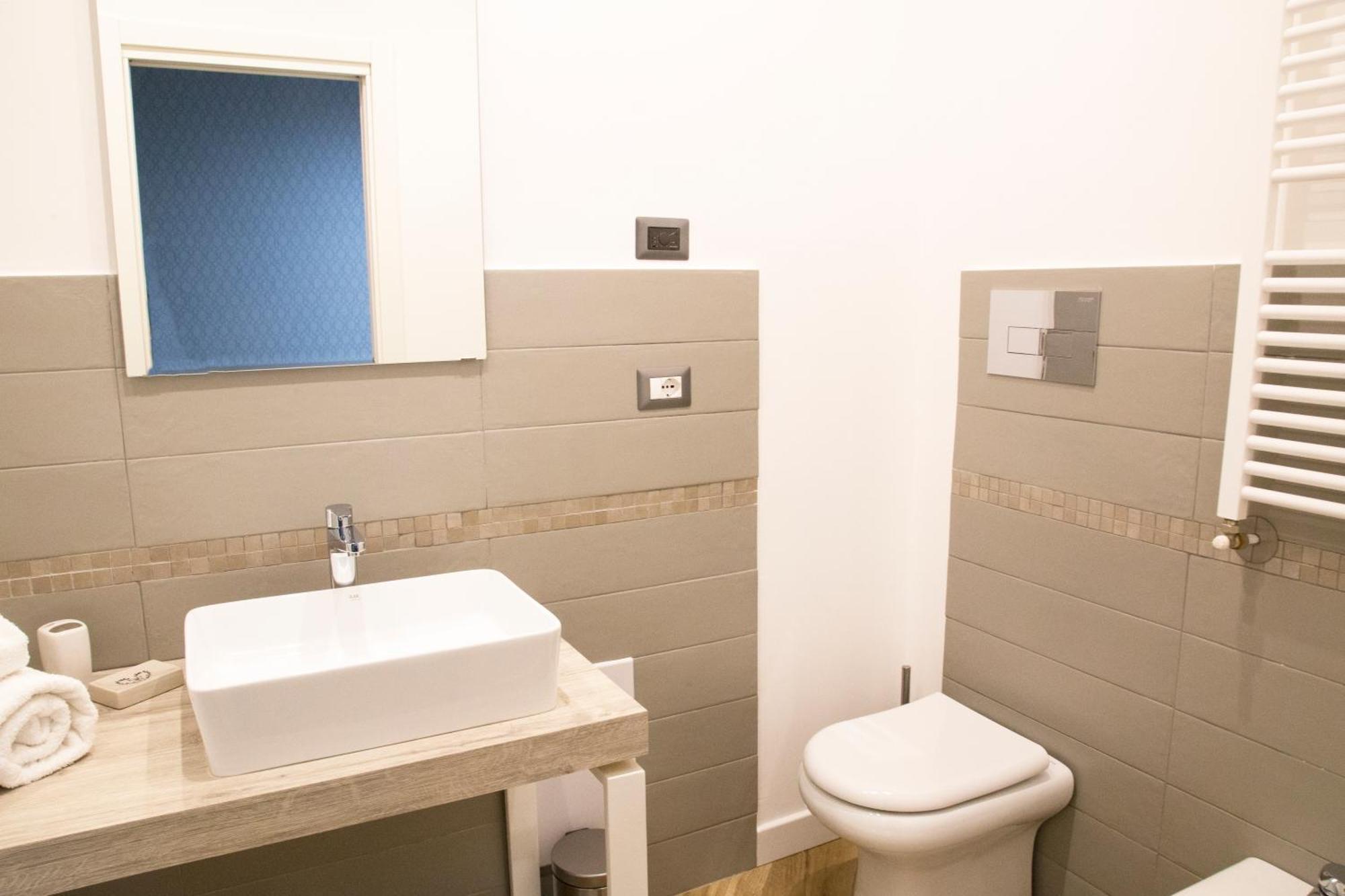 Rooms Garibaldi เนเปิลส์ ภายนอก รูปภาพ