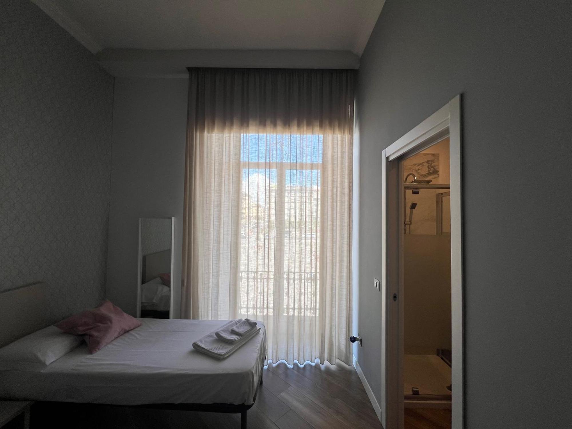Rooms Garibaldi เนเปิลส์ ภายนอก รูปภาพ